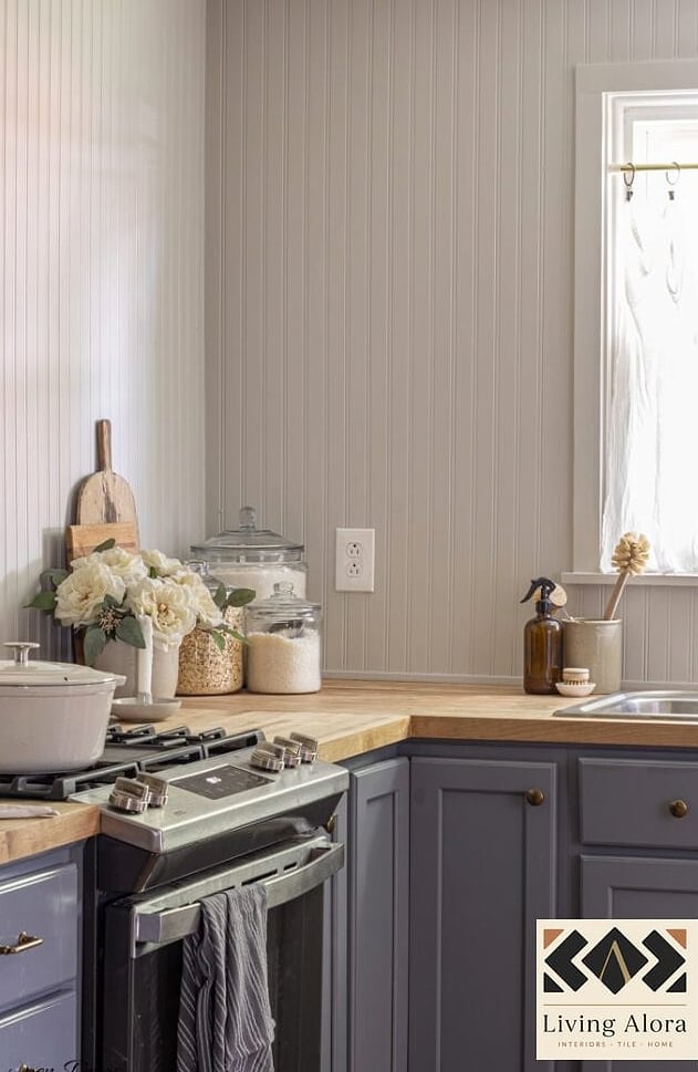 16 Farmhouse Backsplash Ideas That Look Expensive But Aren't 12 Bead Tile in a Grid Pattern