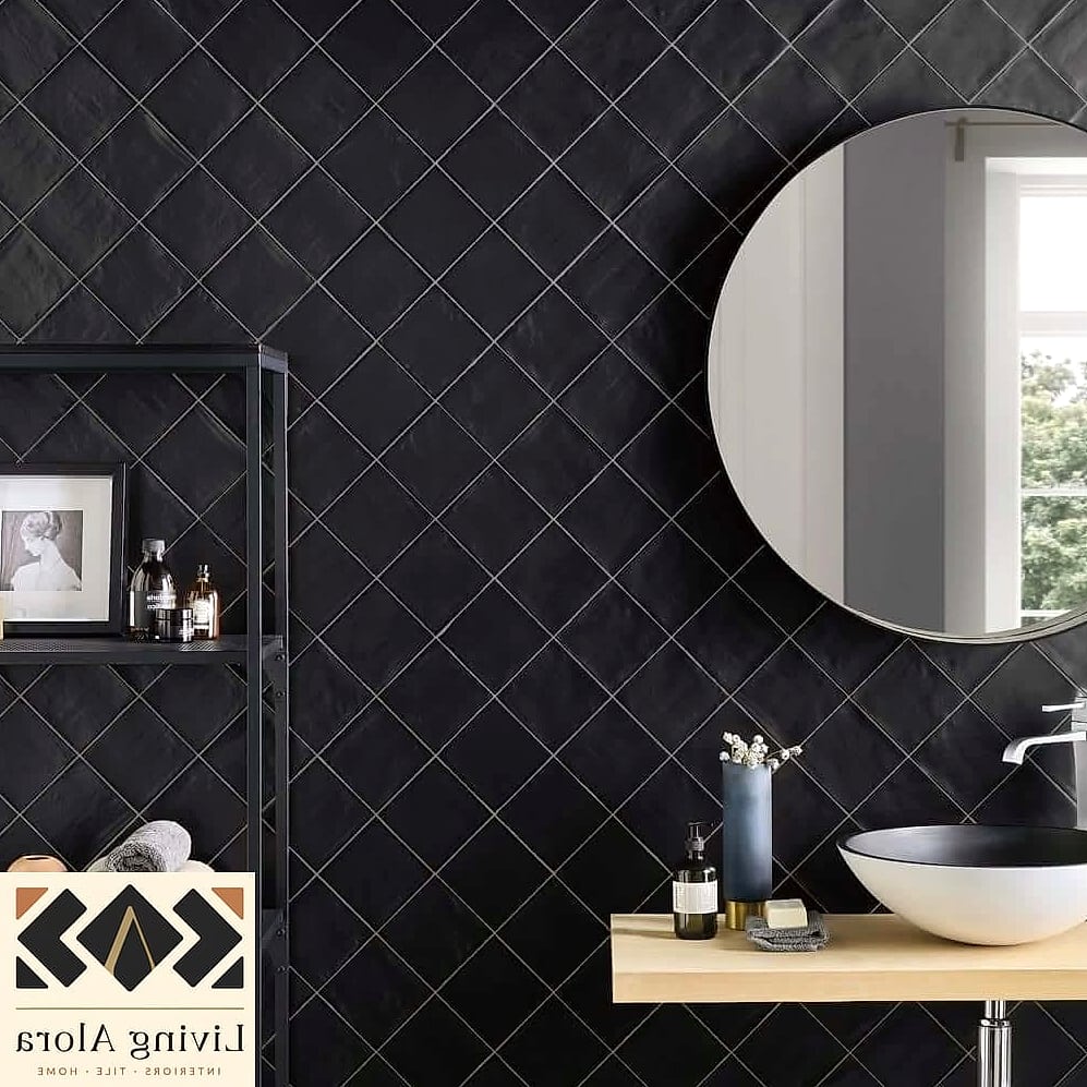 16 Diamond Tile Ideas Worth Stealing From Interior Designers 4 Bold Black and White Diamond Bathroom Floor