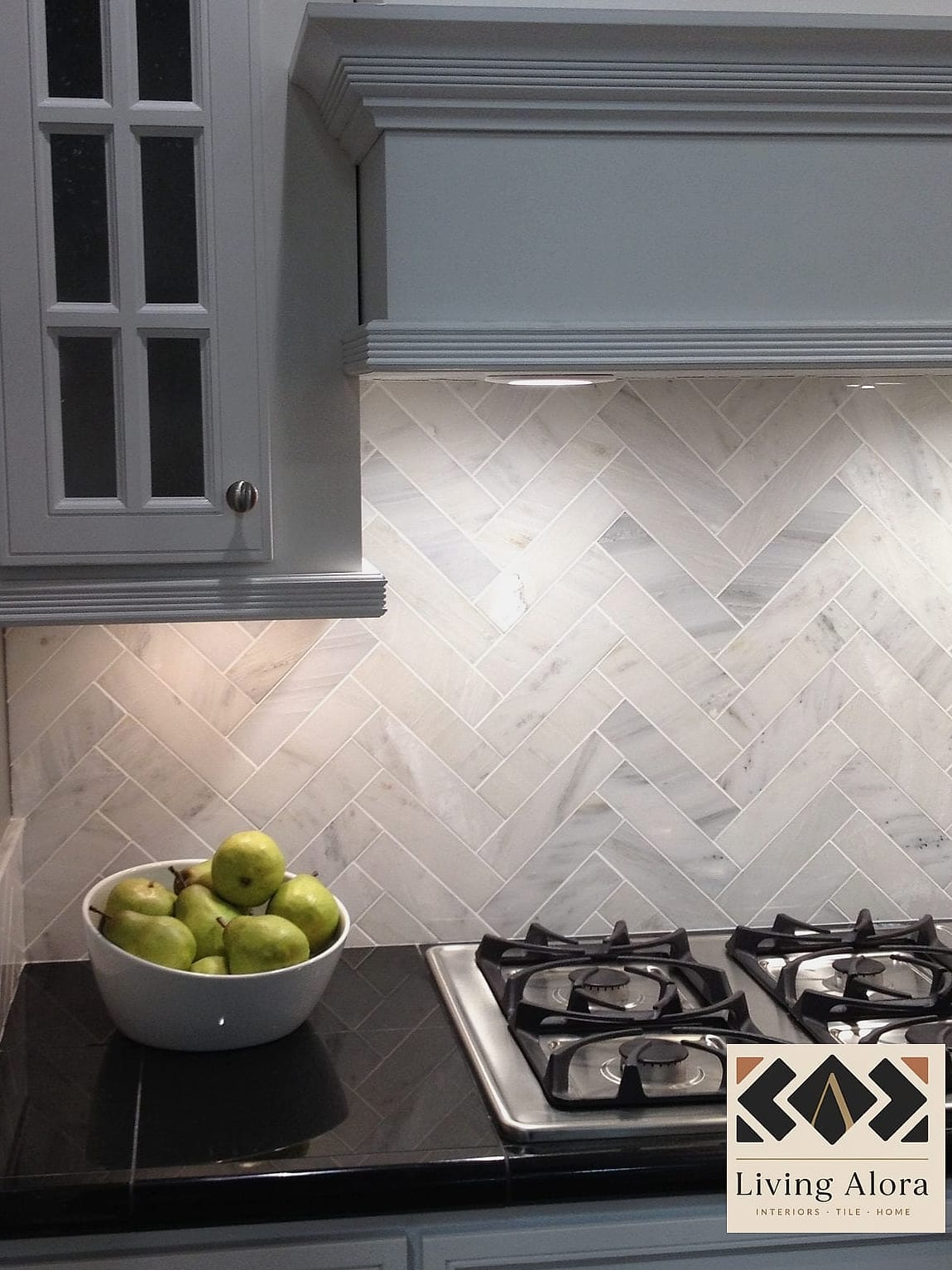 21 Marble Herringbone Backsplash Ideas That Look Expensive But Aren't 2 Classic White Marble Herringbone
