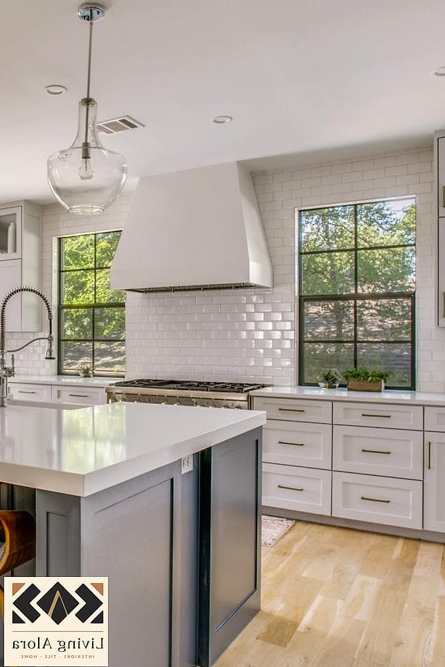 17 Ceiling Height Backsplash Ideas From Homes We Absolutely Love 2 Classic White Subway Tile Stacked to the Ceiling