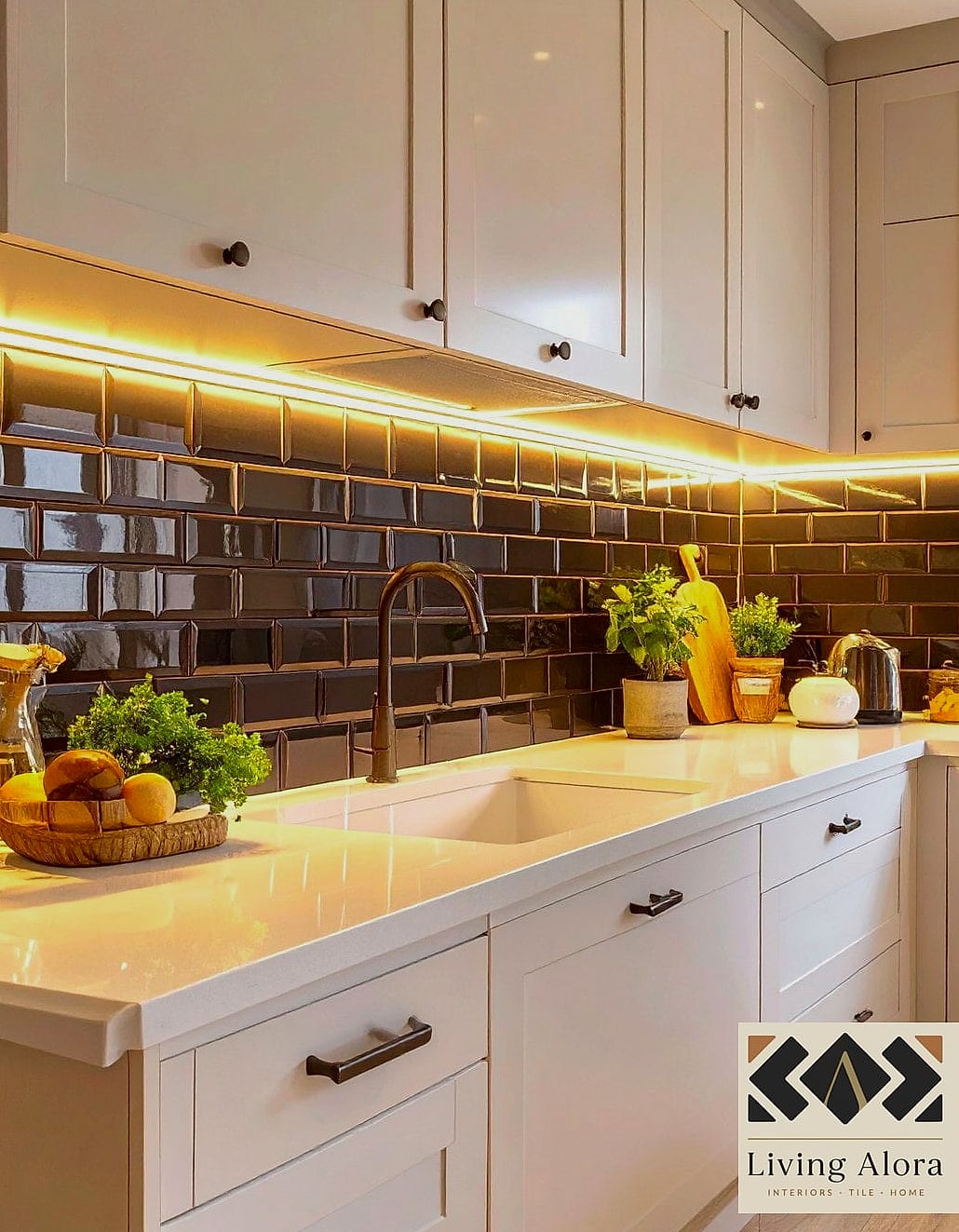 16 Backsplash for Small Kitchen Ideas That Prove This Trend Is Here to Stay 9 Extending Tile to the Ceiling
