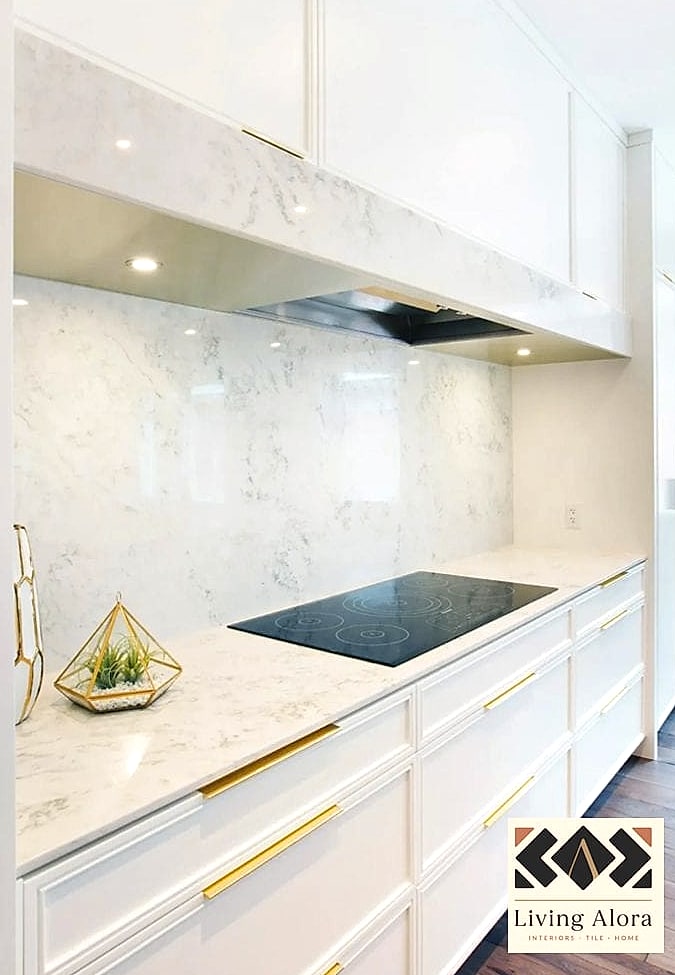 25 Backsplash for White Quartz Countertops Ideas From Homes We Absolutely Love 9 Full-Height Porcelain Slab
