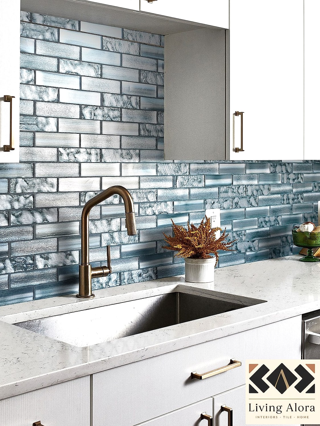 27 Modern Backsplash Ideas That Will Transform Your Space 15 Glass Subway Tile