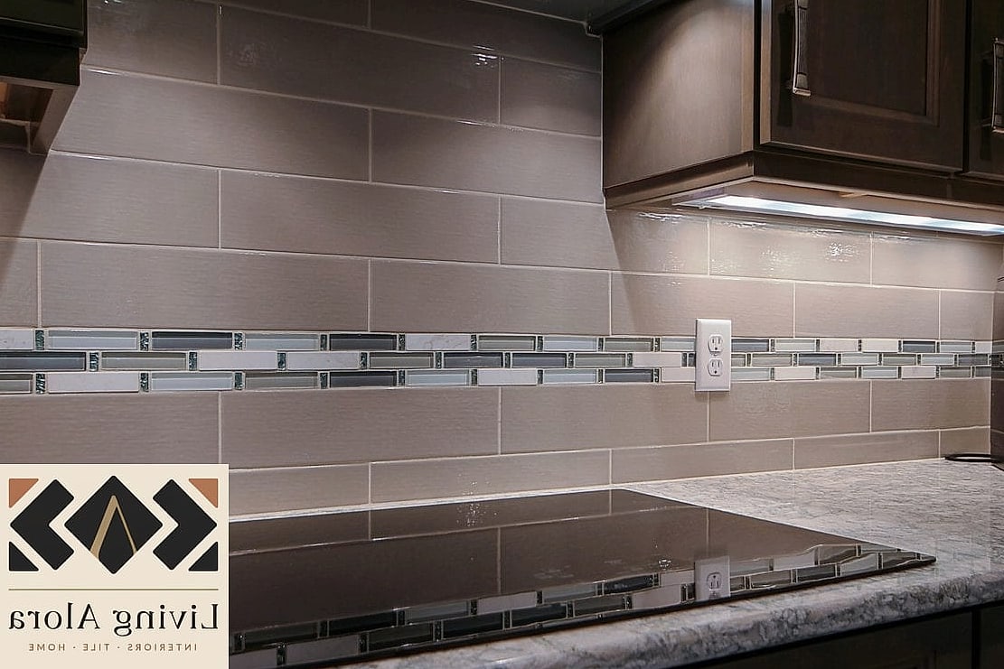 14 Modern Glass Backsplash Ideas That Maximize Style and Function 12 Glass Tile Accent Strip