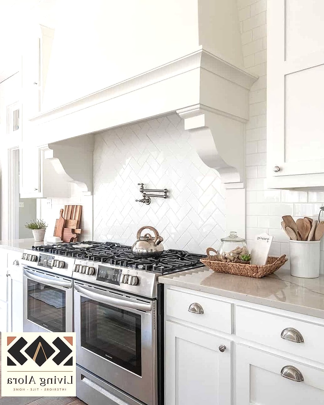 17 White Herringbone Backsplash Ideas to Inspire Your Next Renovation 8 Herringbone Behind a Range Only