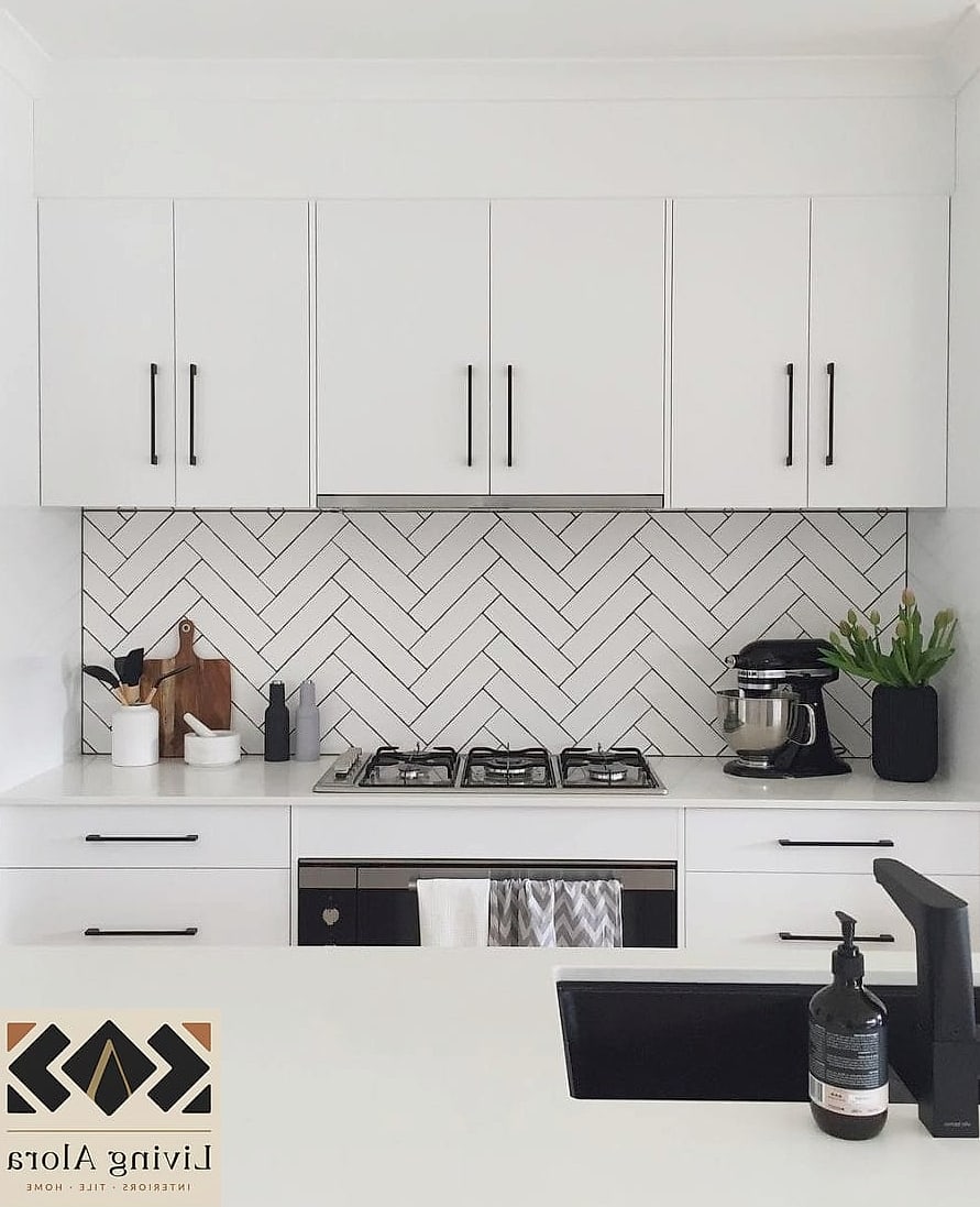 17 White Herringbone Backsplash Ideas to Inspire Your Next Renovation 12 Herringbone with Black Matte Fixtures