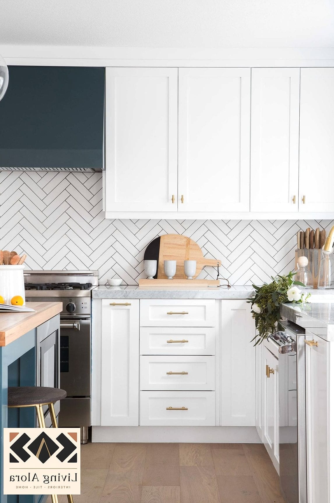17 White Herringbone Backsplash Ideas to Inspire Your Next Renovation 15 Herringbone with a Framed Border