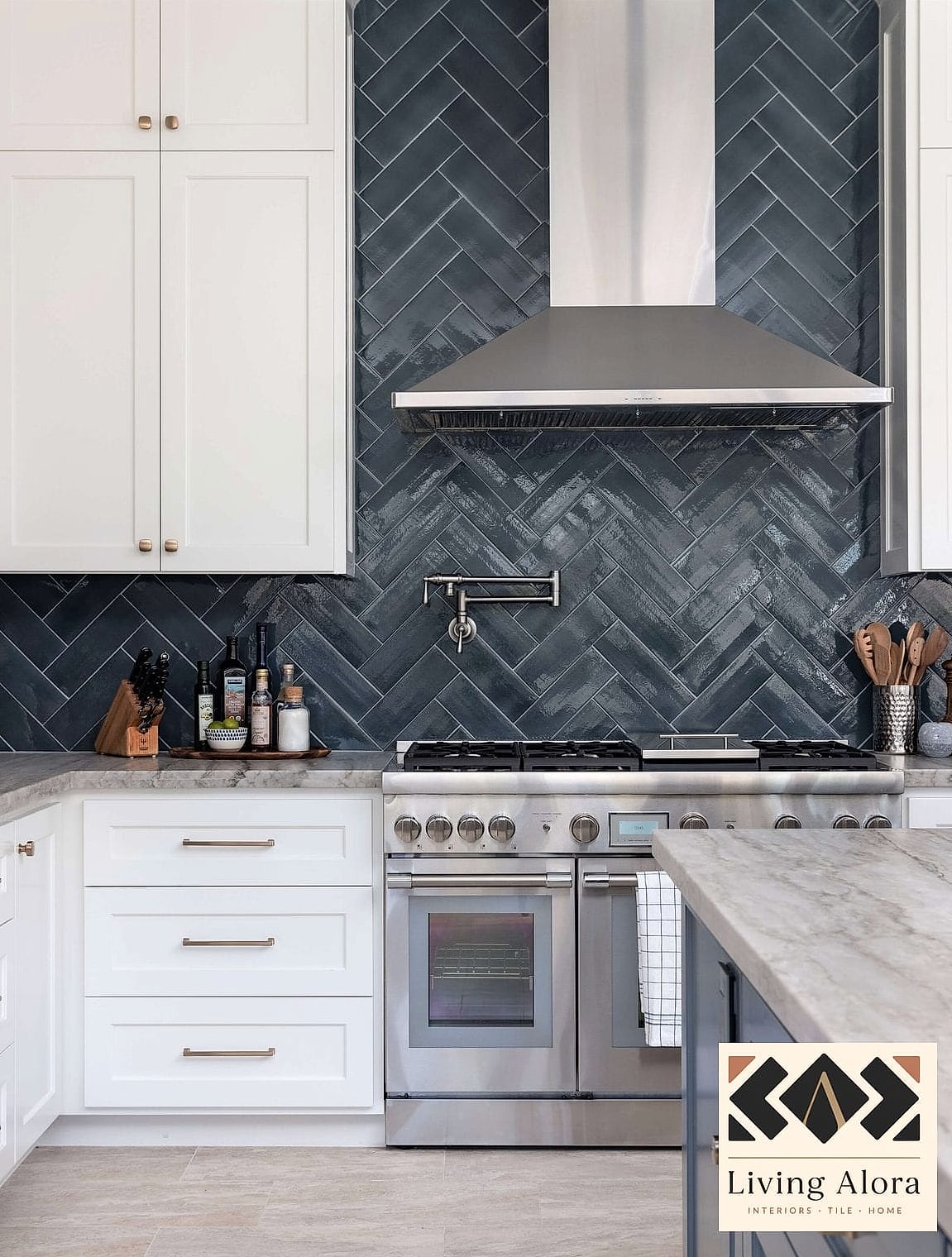 27 Kitchen Backsplash Ideas That Look Expensive But Aren't 3 Herringbone Pattern in Classic White