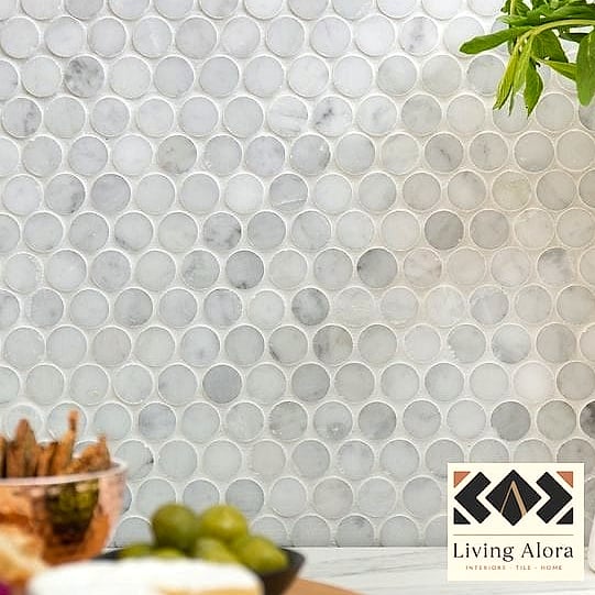 14 Marble Backsplash Ideas That Are Absolutely Worth It 10 Marble Penny Tile Backsplash