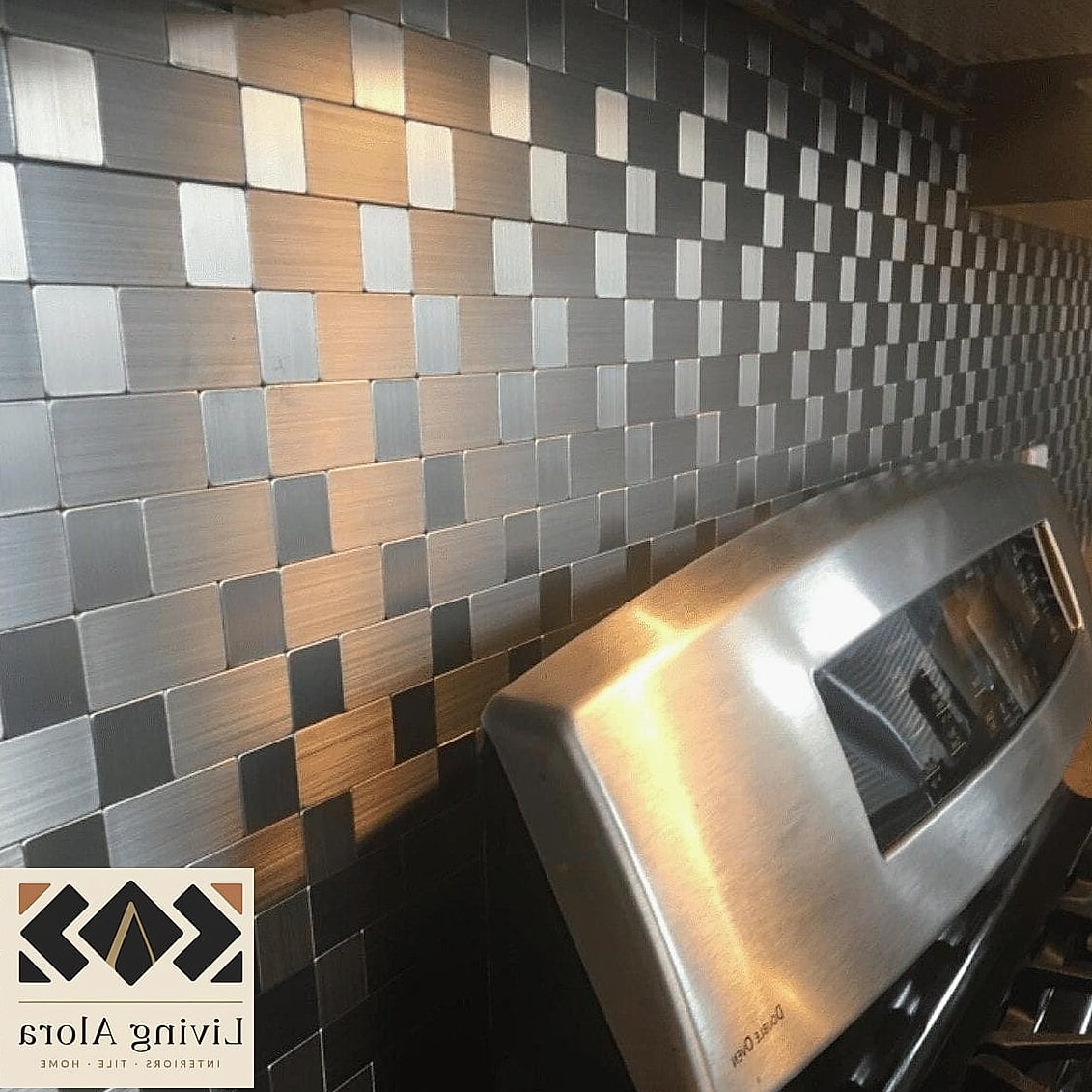 17 Modern Mosaic Tile Ideas That Work in Any Size Home 12 Metallic Mosaic Backsplash