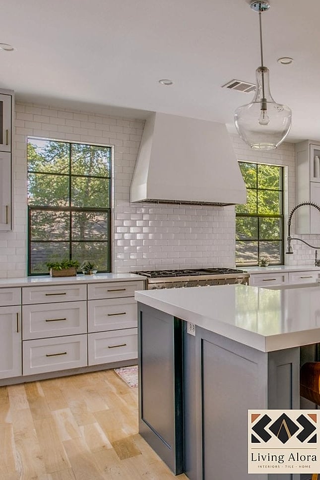 17 Ceiling Height Backsplash Ideas From Homes We Absolutely Love 13 Two-Tone Tile With a Contrasting Border