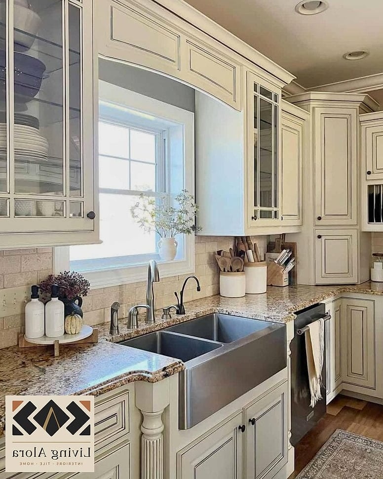 19 Backsplash for Busy Granite Stylish Tile Ideas to Inspire Your Next Renovation 10 Warm Beige Travertine Tile