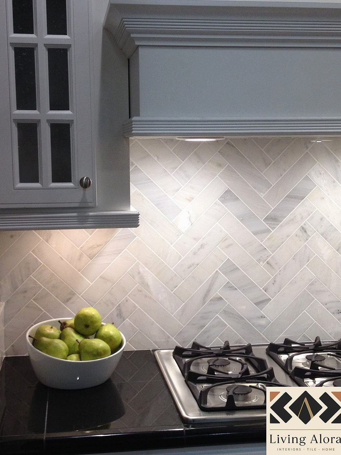 30 Modern White Backsplash Ideas You'll Want to Save Right Now 9 White Marble Herringbone Mosaic