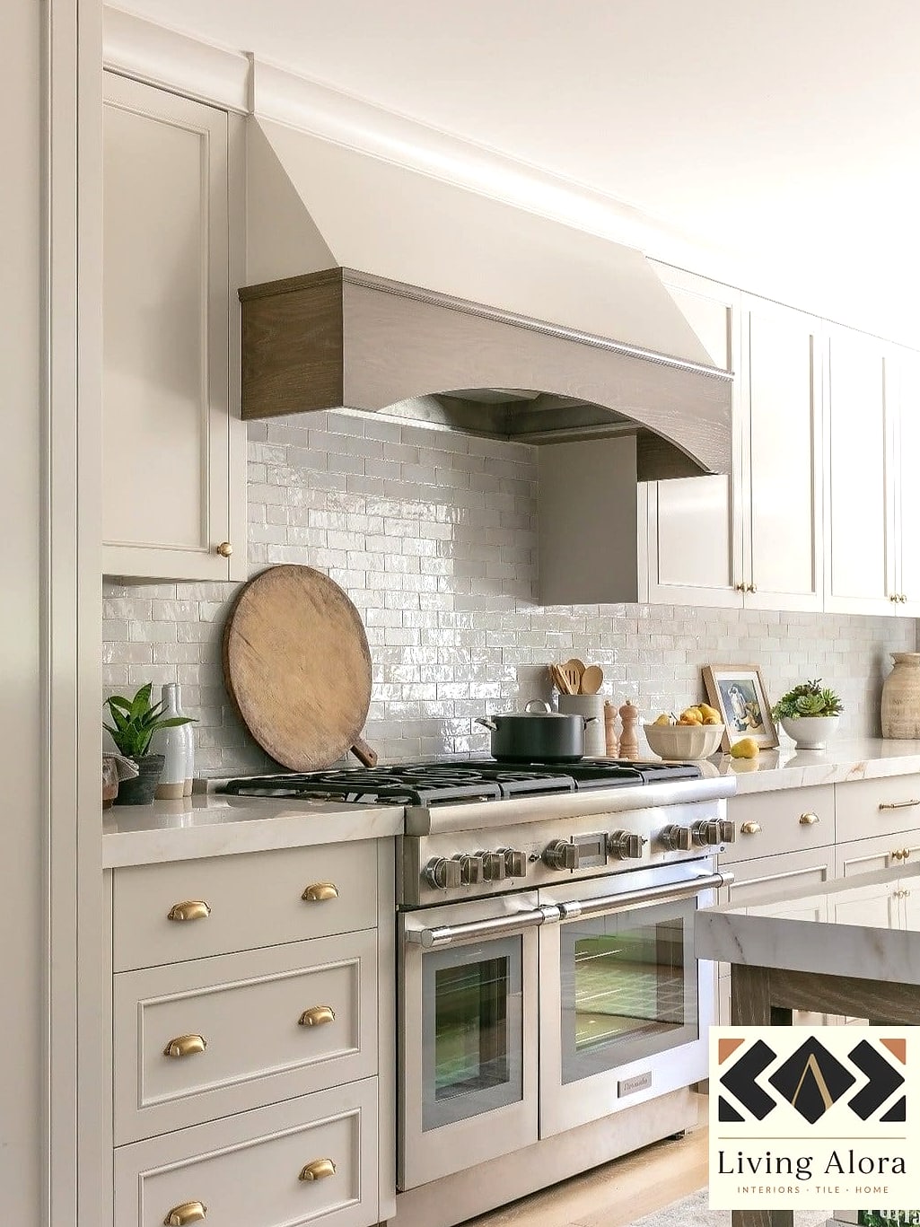30 Modern White Backsplash Ideas You'll Want to Save Right Now 28 White Tile with Warm Wood Accents